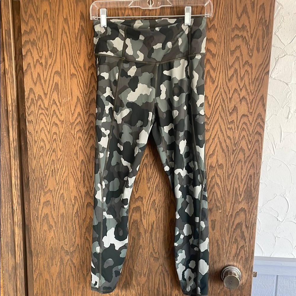 Athleta‎ Camo 7/8 Leggings